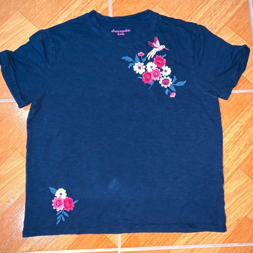 Abercrombie and Fitch kids tee shirt size: 13/14